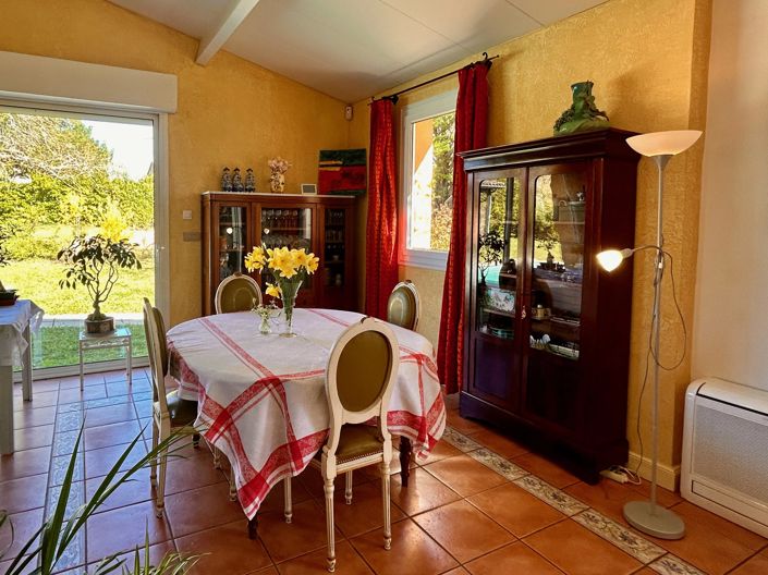 Image No.6-5 Bed House for sale