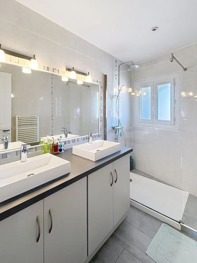 Image No.11-4 Bed Village House for sale