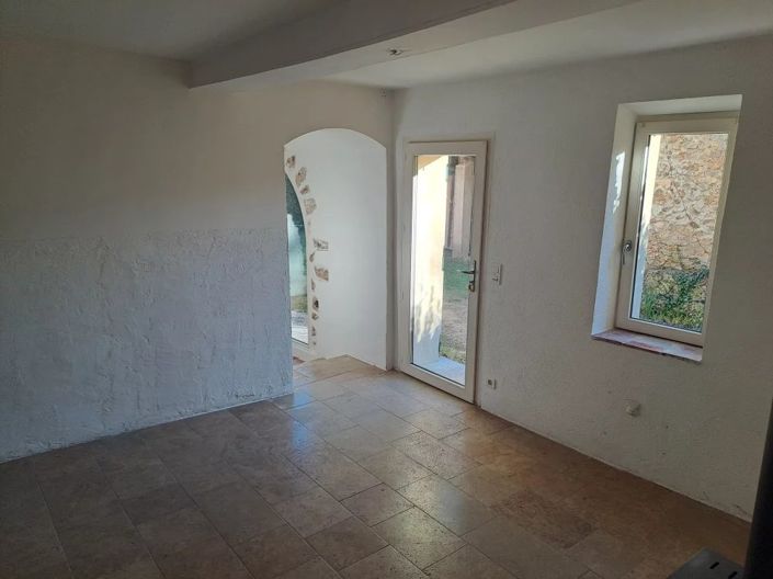 Image No.8-5 Bed House for sale