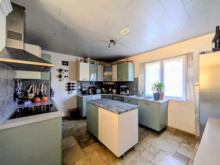 Image No.6-5 Bed House for sale