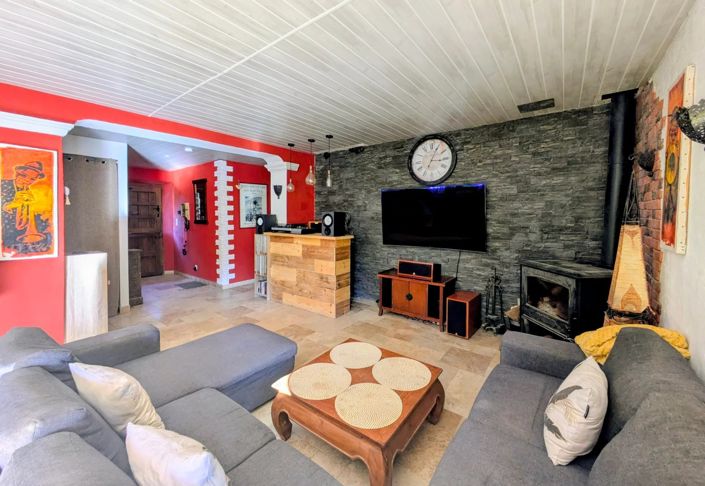 Image No.8-5 Bed House for sale