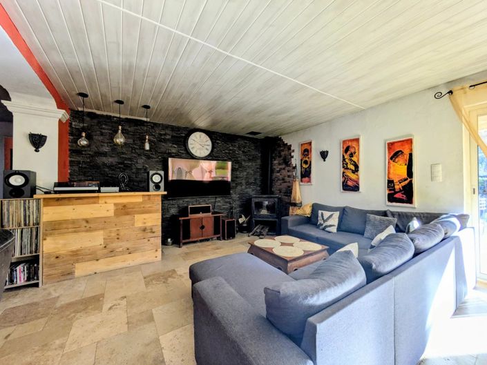 Image No.9-5 Bed House for sale