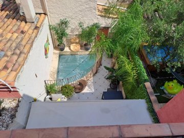 395e3079b9c14c40d51d35a0383415a2b8a90667dd100