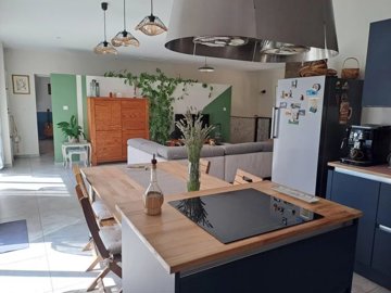 b8100f6b92526e6bef42c3089b4147a5af42fa737f100