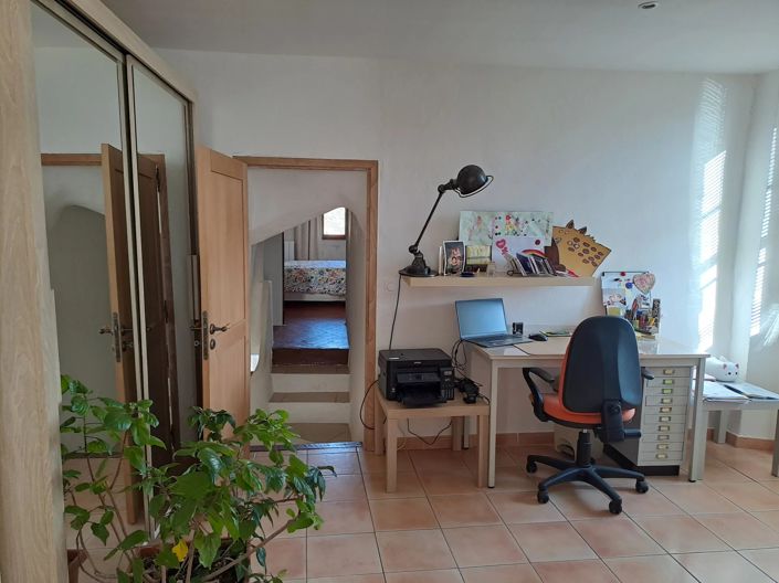 Image No.14-6 Bed House for sale