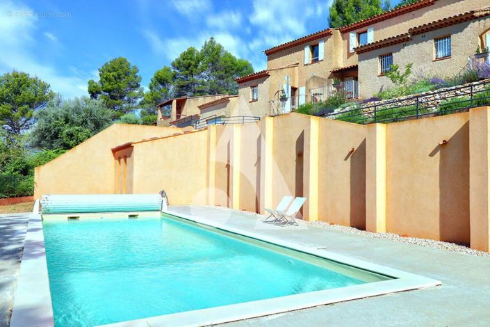 Image No.3-10 Bed House for sale