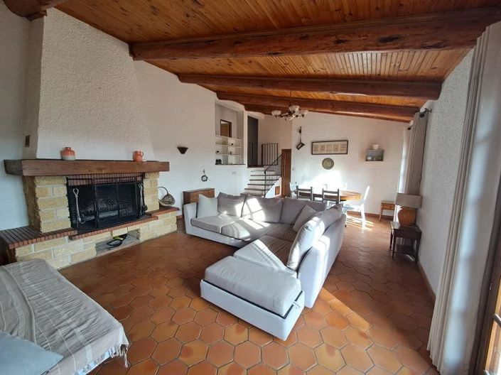 Image No.6-10 Bed House for sale