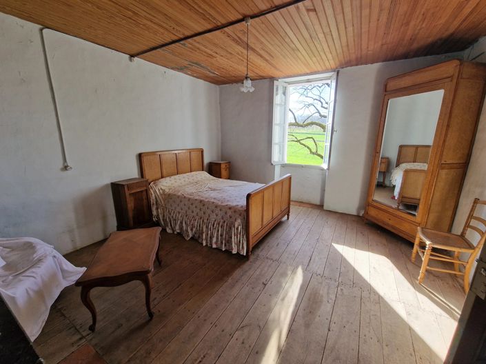 Image No.5-2 Bed House for sale