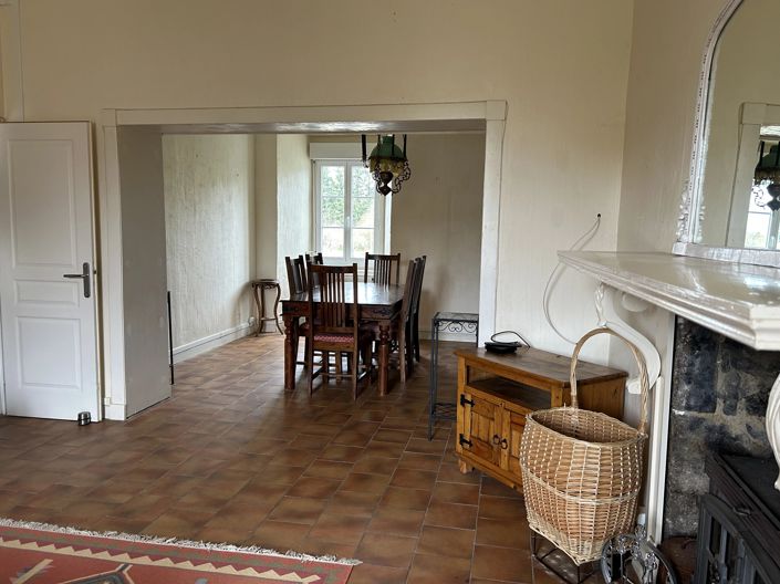 Image No.9-6 Bed House for sale