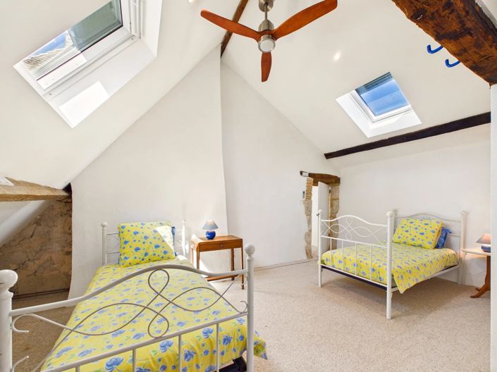 Image No.11-8 Bed House for sale