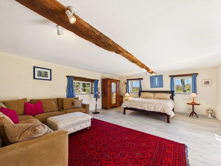 Image No.8-8 Bed House for sale