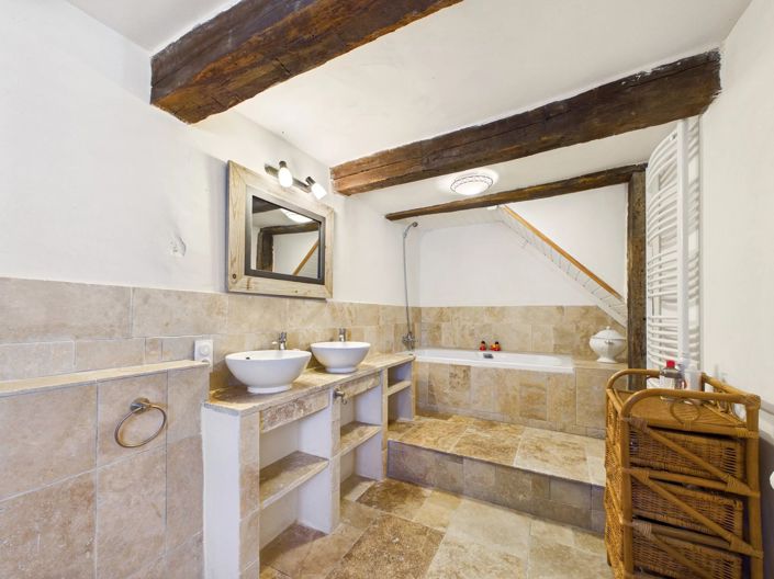 Image No.9-8 Bed House for sale