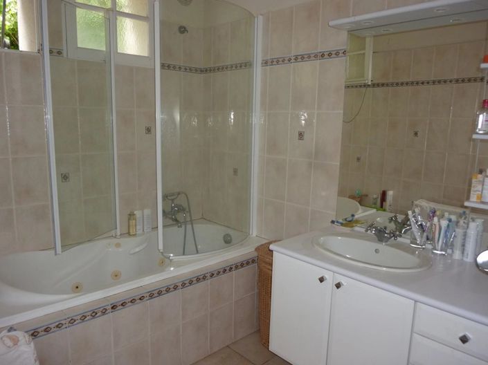 Image No.8-4 Bed House for sale