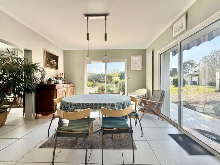 Image No.2-4 Bed House for sale