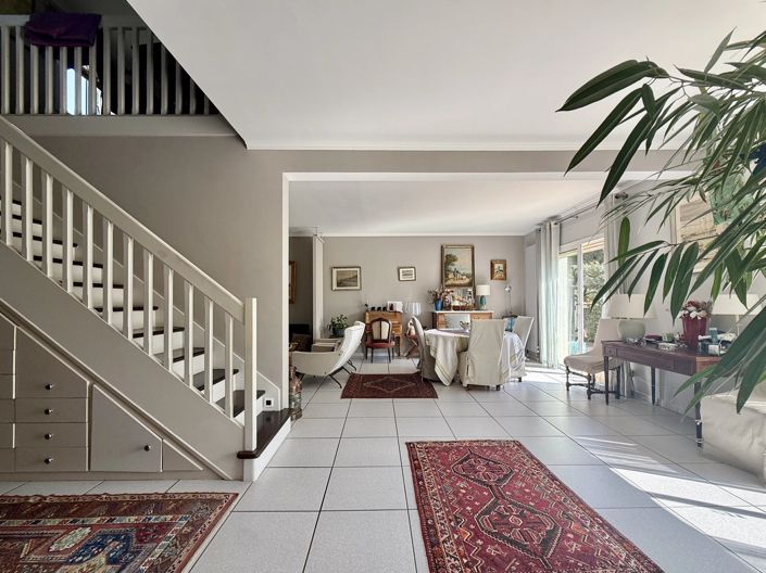 Image No.6-4 Bed House for sale