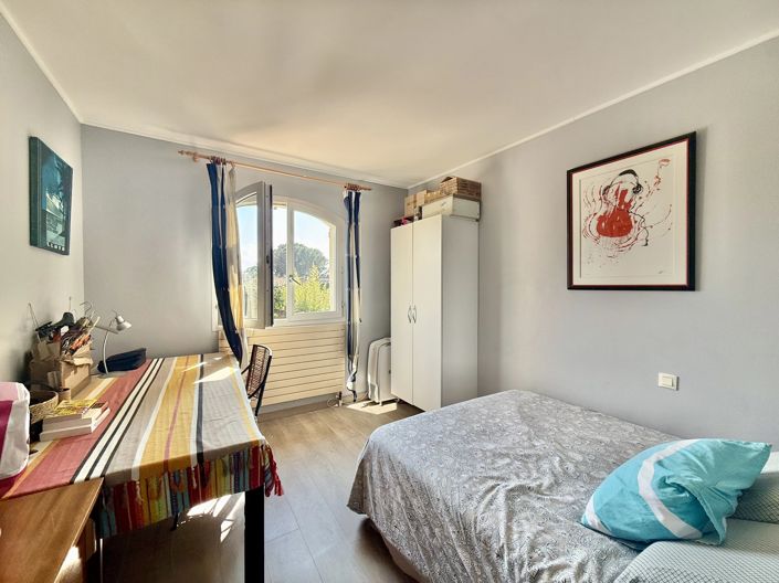 Image No.8-4 Bed House for sale