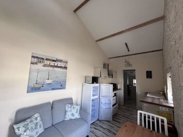 b8ae255d0bb837611306bf6a5c35bd2bb07956797e192