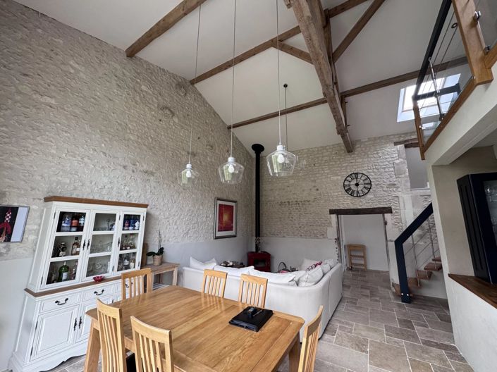 Image No.2-8 Bed House for sale