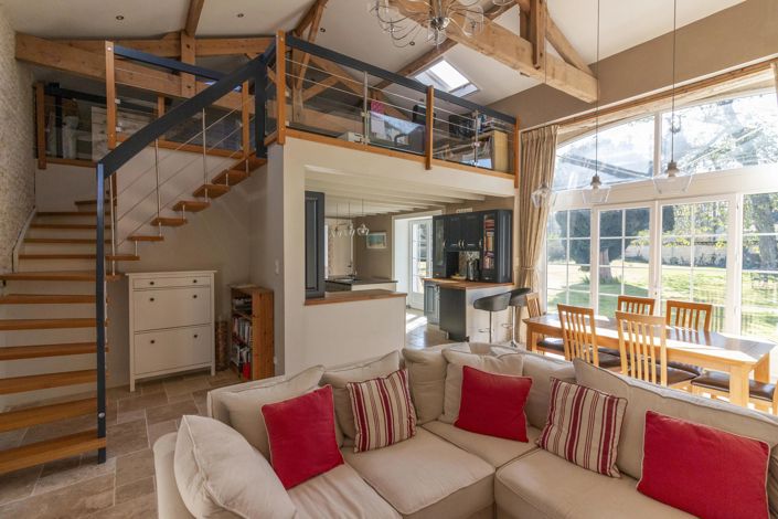 Image No.4-8 Bed House for sale