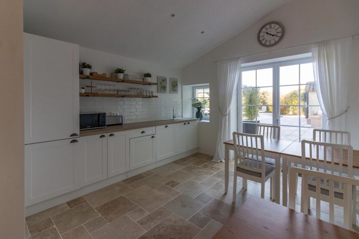 Image No.5-8 Bed House for sale