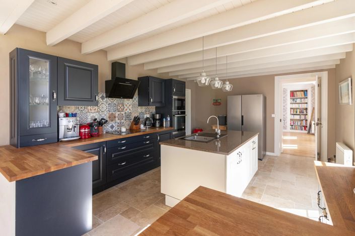 Image No.6-8 Bed House for sale