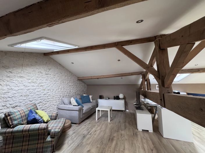 Image No.8-8 Bed House for sale