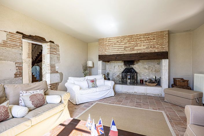 Image No.9-6 Bed House for sale