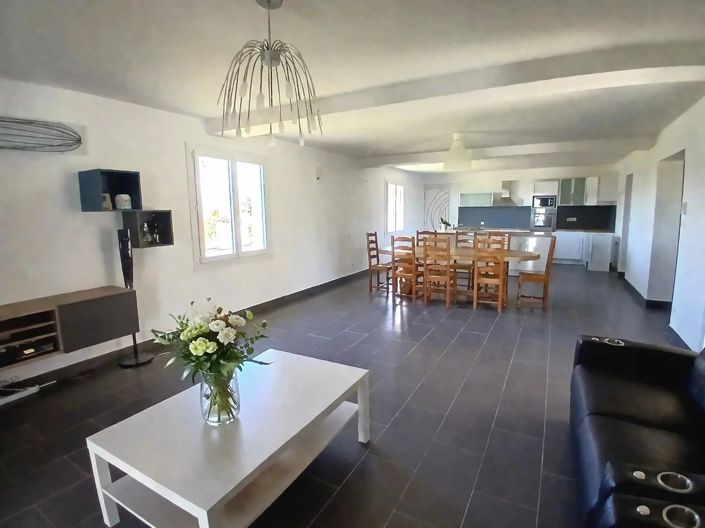 Image No.2-5 Bed House for sale