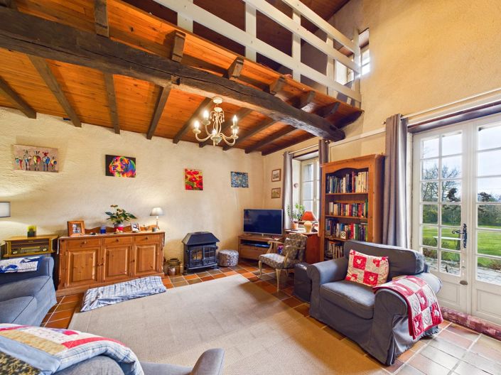 Image No.5-2 Bed House for sale