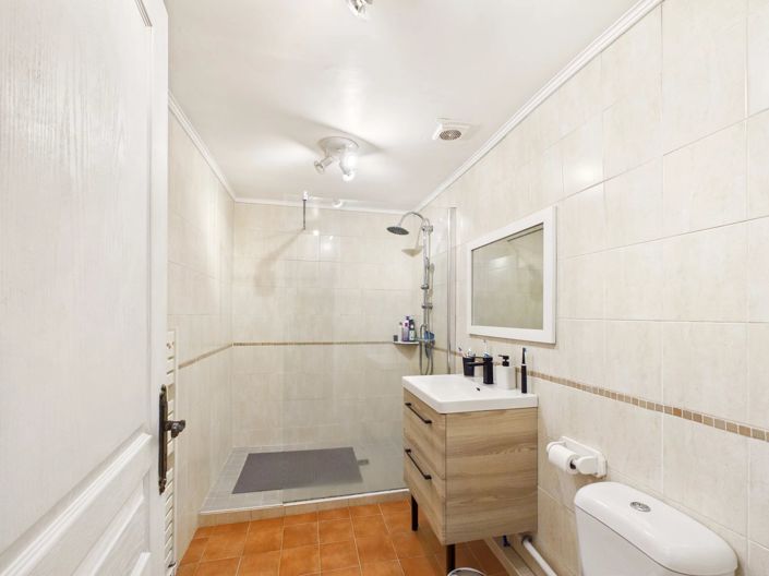 Image No.6-2 Bed House for sale