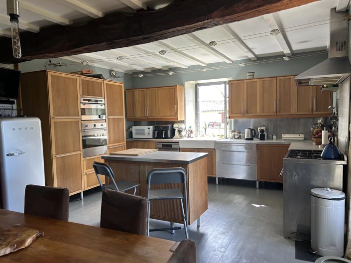 Image No.8-6 Bed House for sale