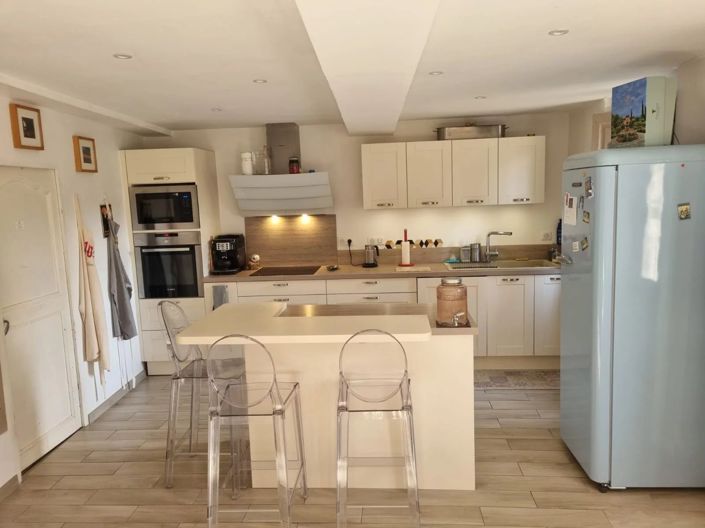 Image No.10-8 Bed House for sale