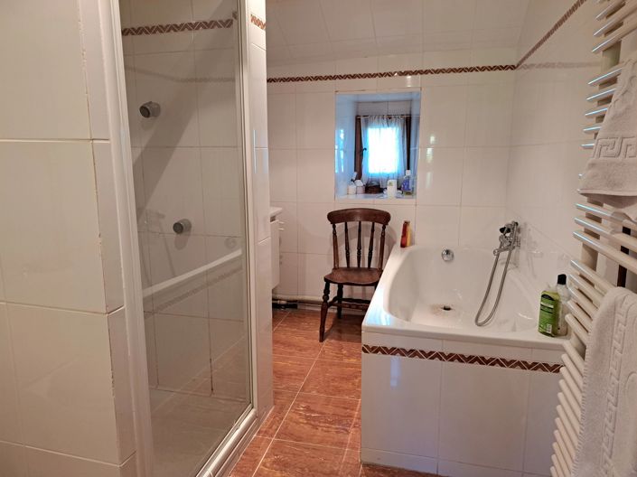 Image No.8-4 Bed House for sale