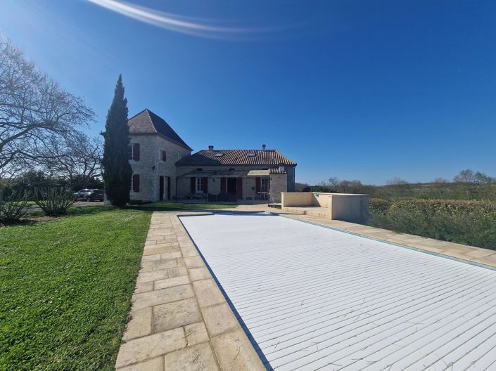 Image No.2-5 Bed House for sale