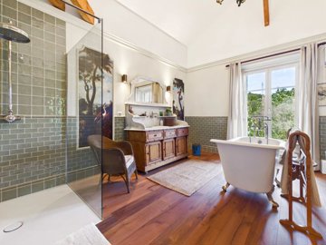 8399ffe40b8c1c108370399cb9275ce50a4e8f944d200