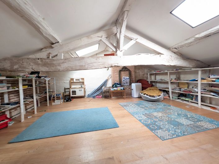 Image No.10-5 Bed House for sale