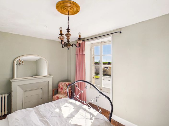 Image No.6-6 Bed House for sale