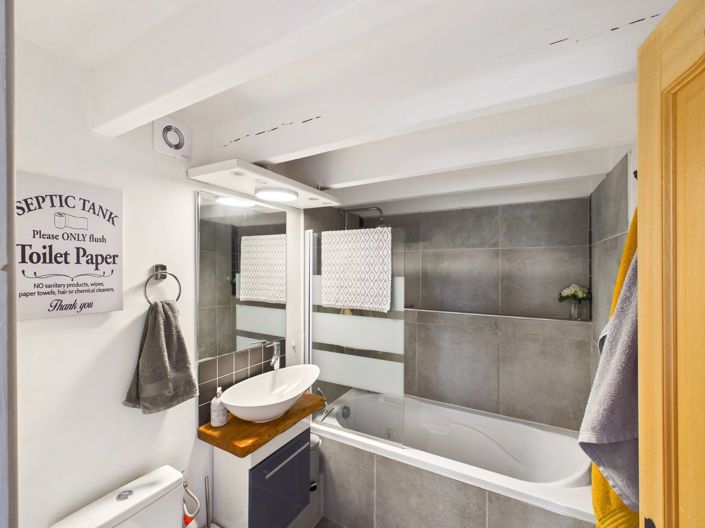 Image No.8-3 Bed Village House for sale