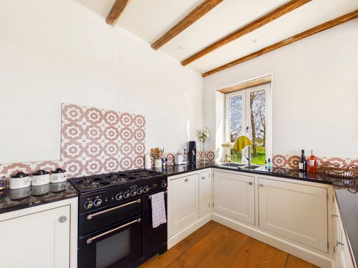 Image No.3-5 Bed House for sale