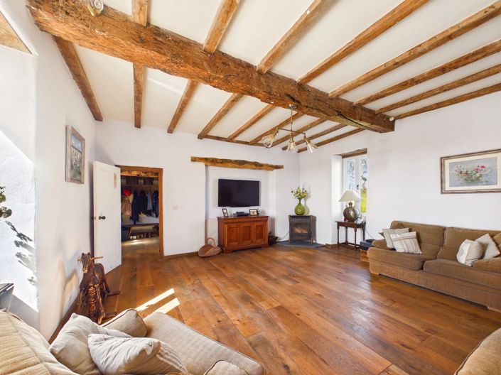 Image No.7-5 Bed House for sale