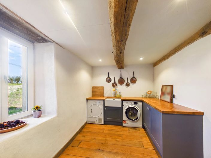 Image No.9-5 Bed House for sale