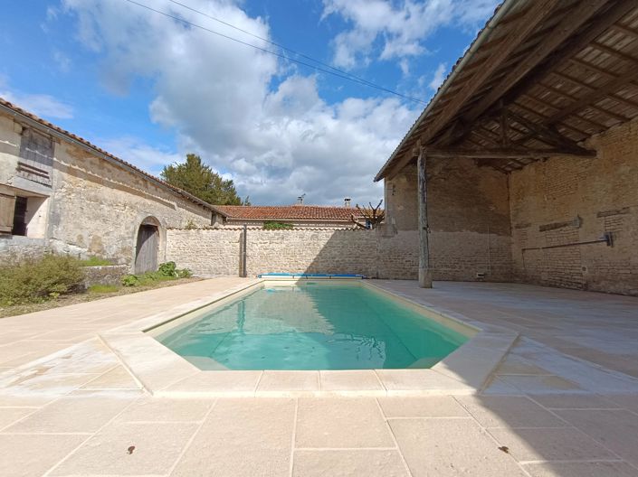 Image No.2-4 Bed House for sale