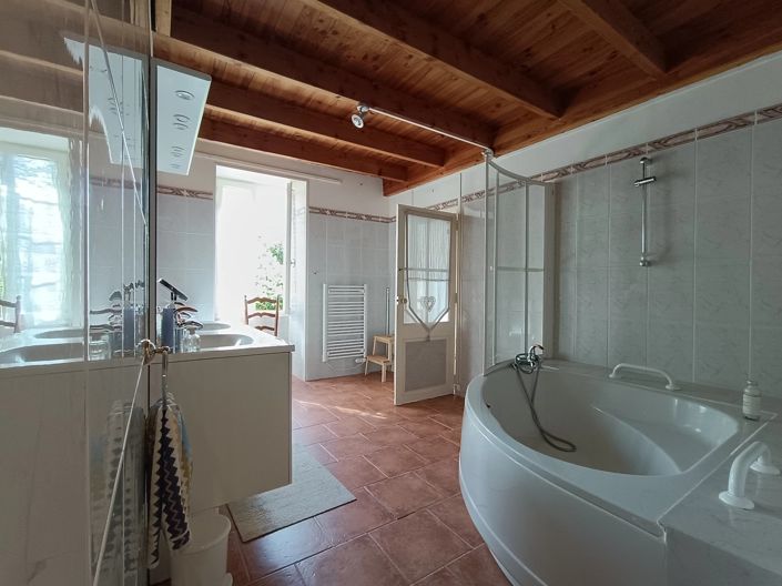 Image No.9-4 Bed House for sale