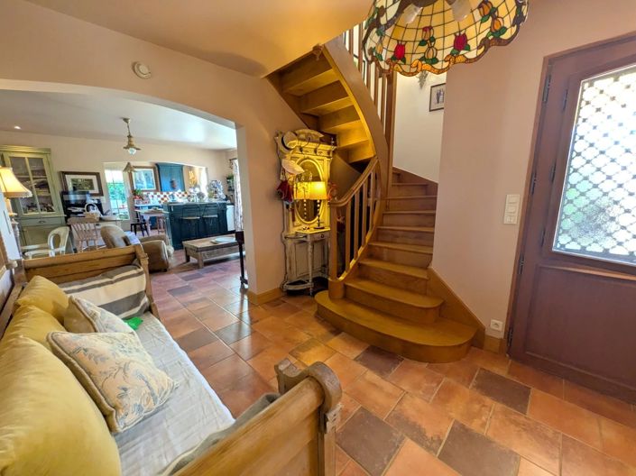 Image No.7-7 Bed House for sale