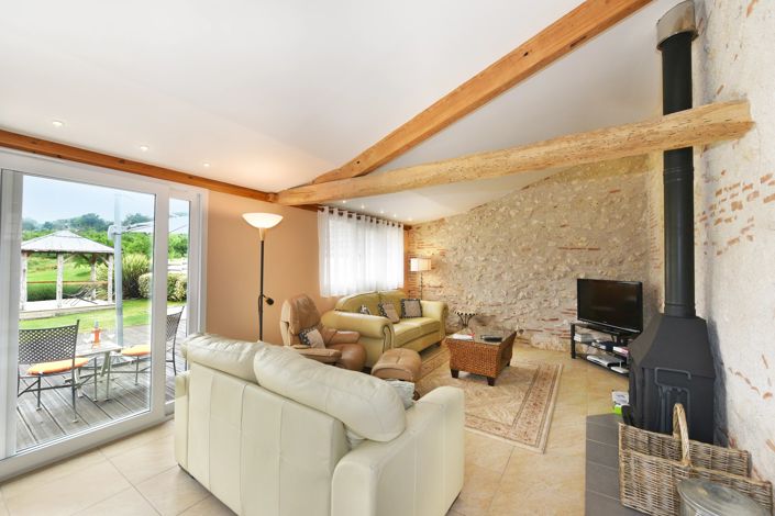 Image No.10-10 Bed House for sale