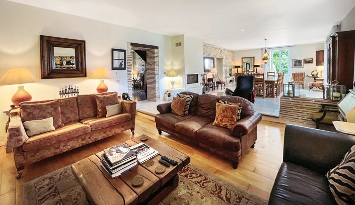 Image No.3-10 Bed House for sale