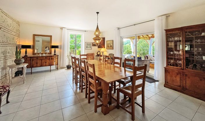 Image No.5-10 Bed House for sale