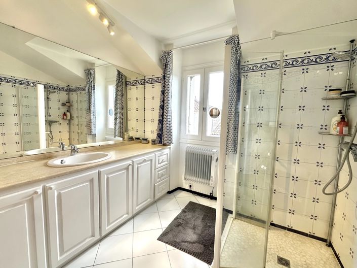 Image No.15-5 Bed House for sale