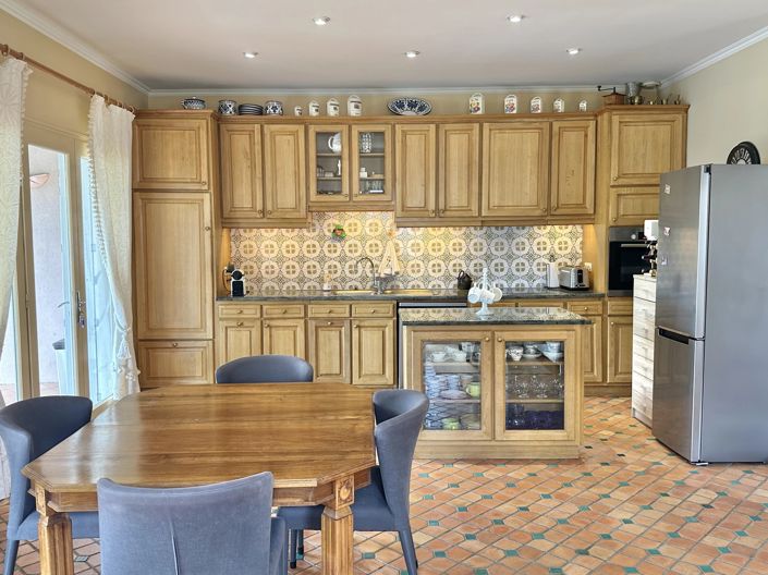 Image No.2-5 Bed House for sale