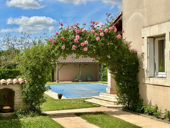 Image No.8-5 Bed House for sale